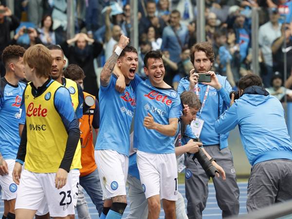 Tin bóng đá QT ngày 4/5: Napoli chưa thể vô địch Serie A