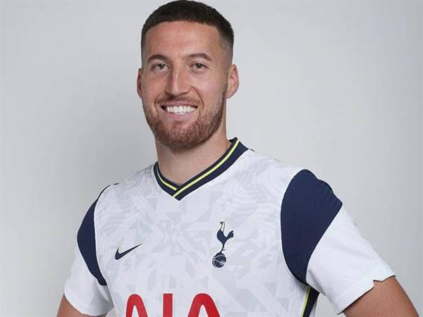 Matt Doherty trong màu áo CLB Tottenham Hotspur