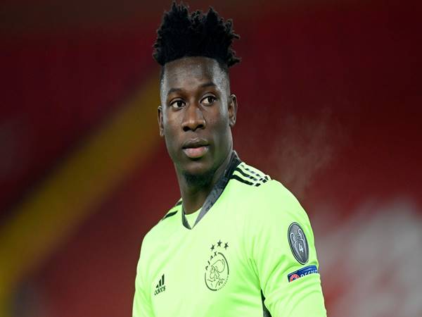 Onana trong màu áo CLB Ajax Amsterdam