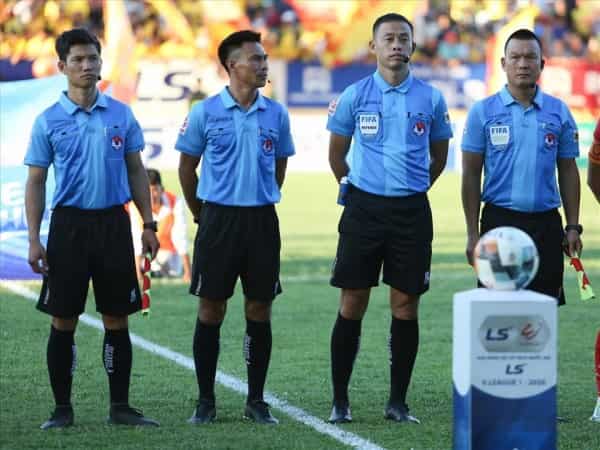 Lương của trọng tài bóng đá V.League thu nhập bao nhiêu?