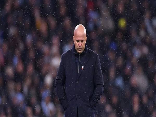 Arne Slot thừa nhận thất bại chiến thuật trước Pep Guardiola